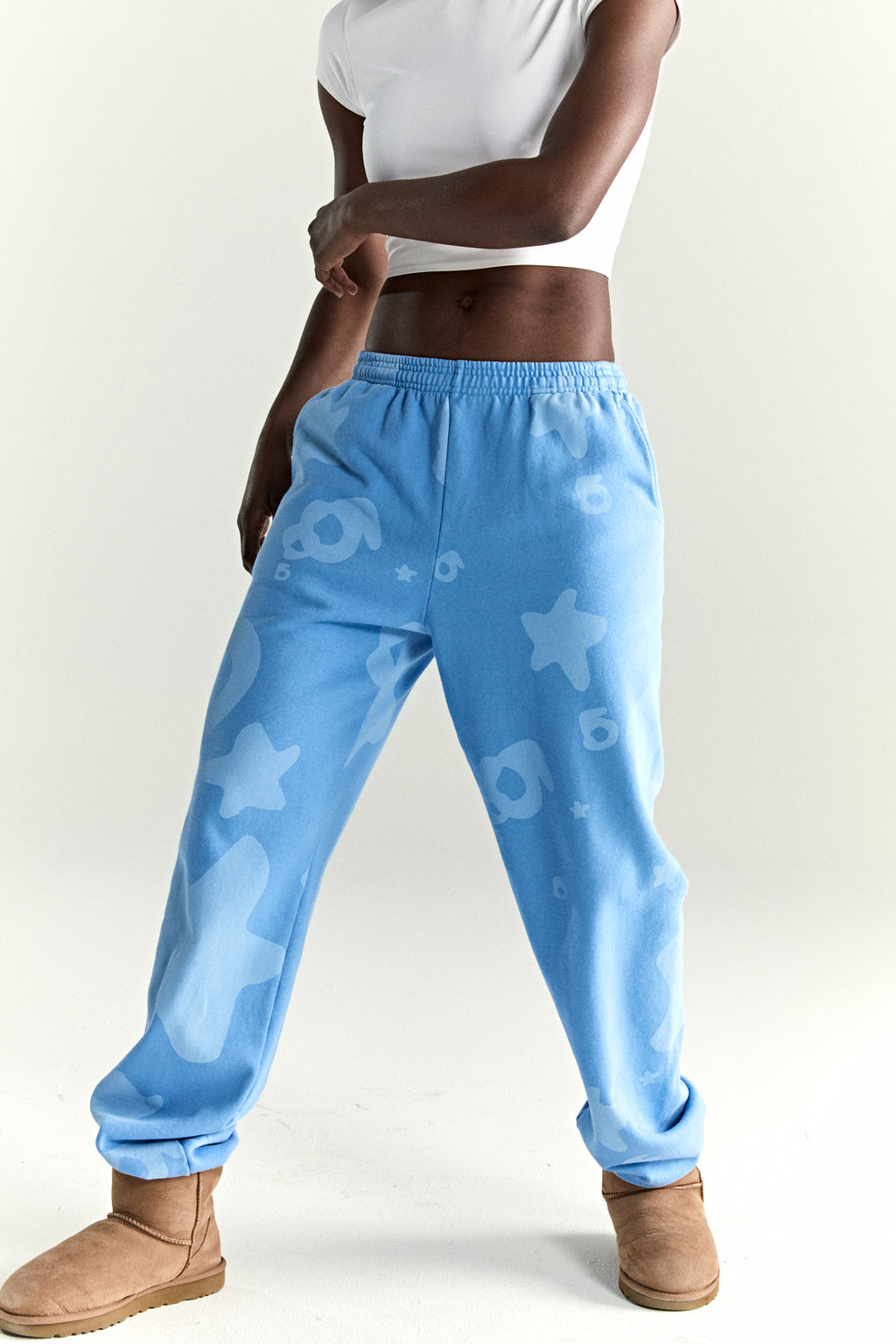 DUSTY BLUE BELUGA V2 SWEATPANT ON MODEL