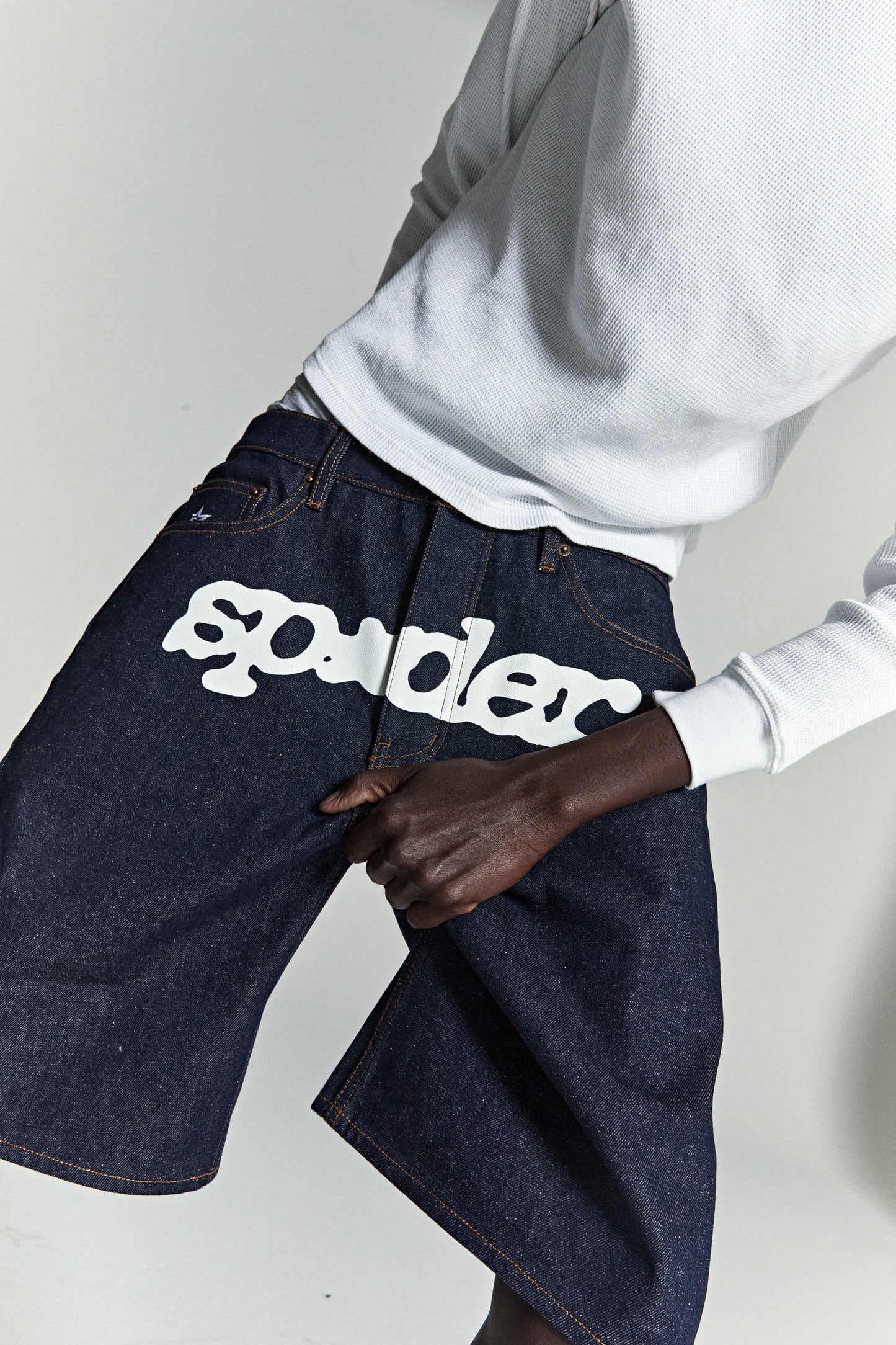 INDIGO V3 LOGO DENIM SHORT ON MODEL