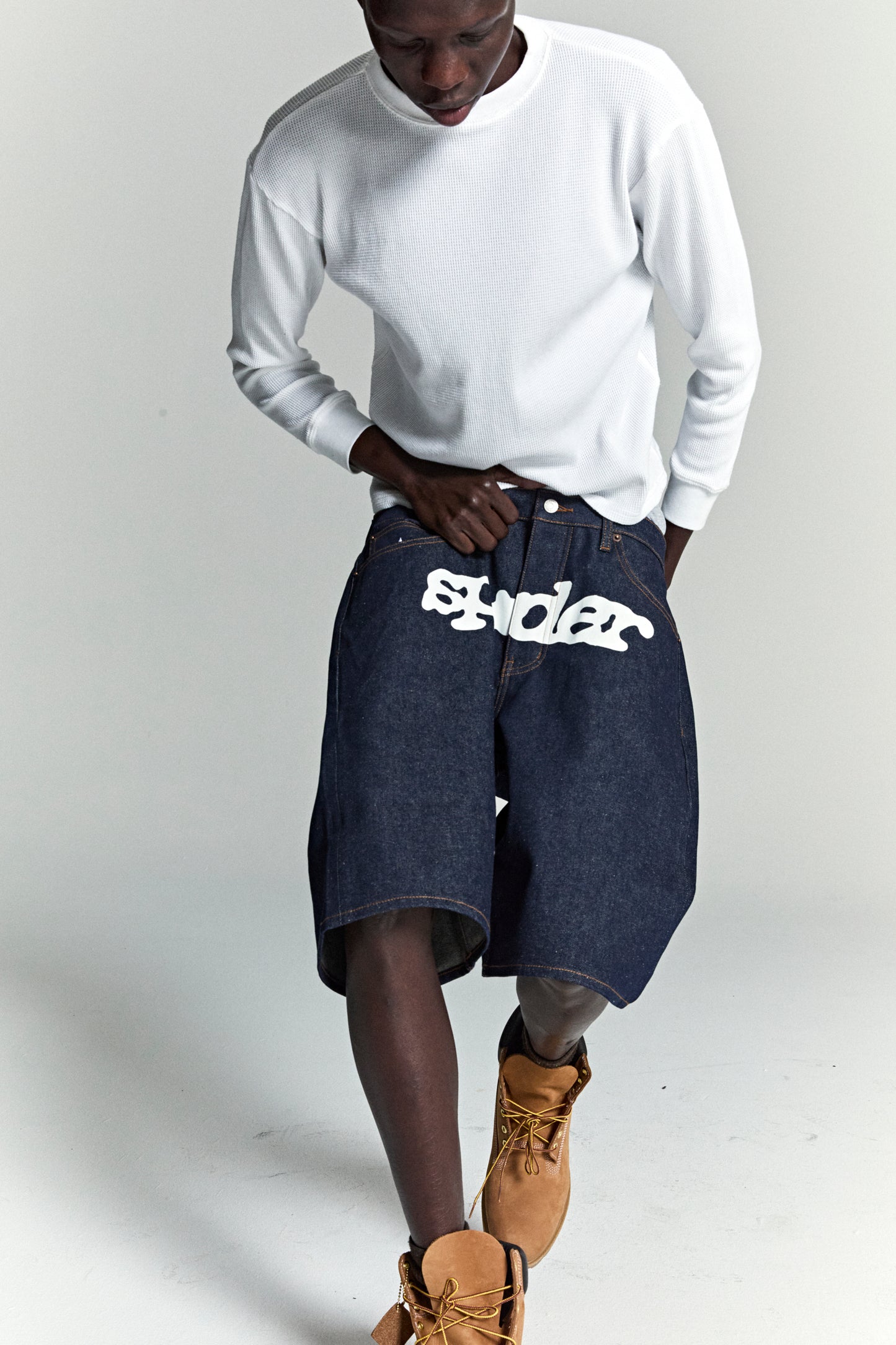 INDIGO V3 LOGO DENIM SHORT ON MODEL