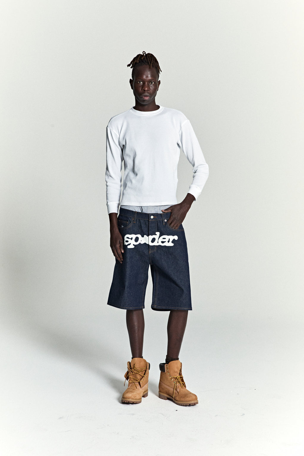 INDIGO V3 LOGO DENIM SHORT ON MODEL