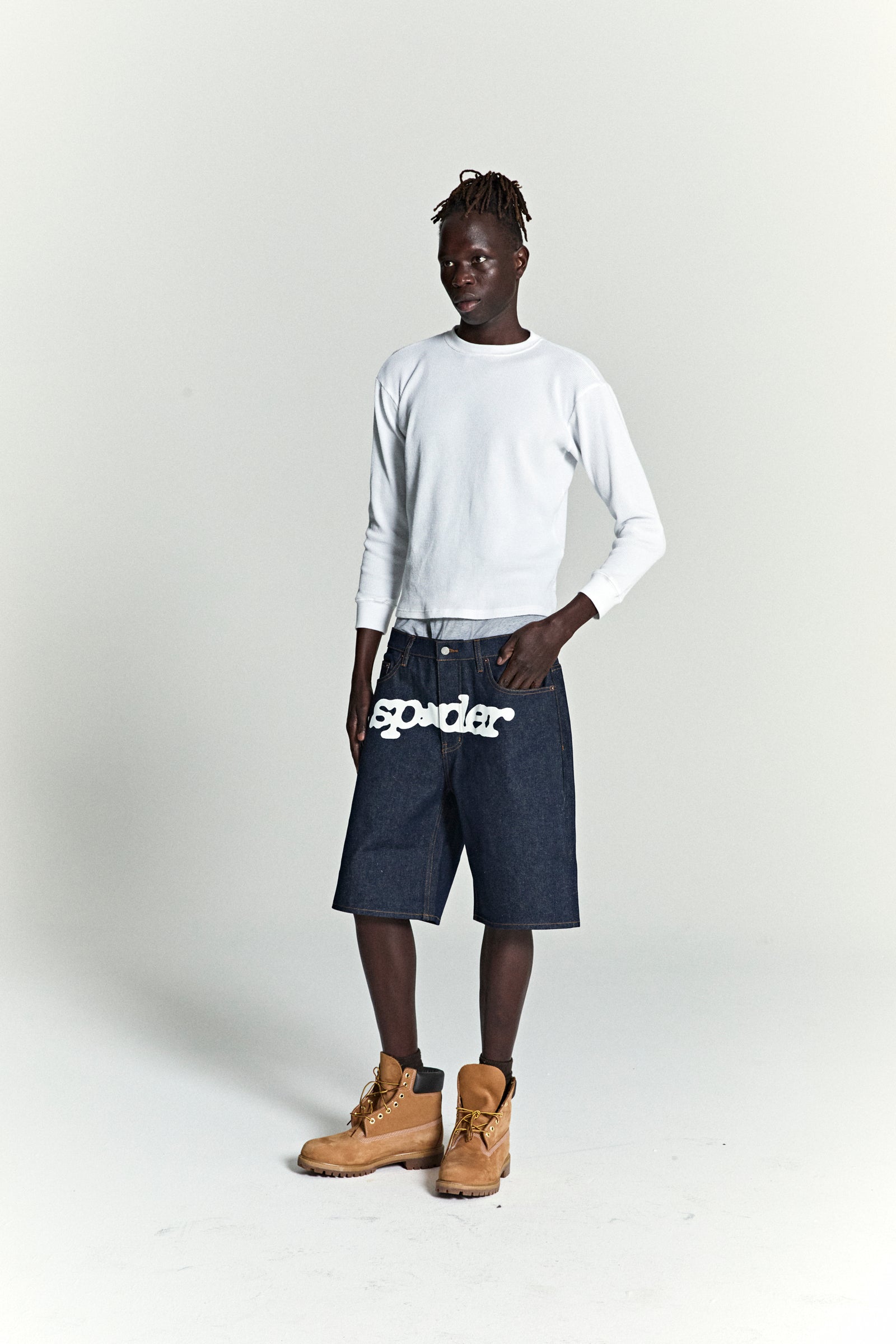 INDIGO V3 LOGO DENIM SHORT ON MODEL