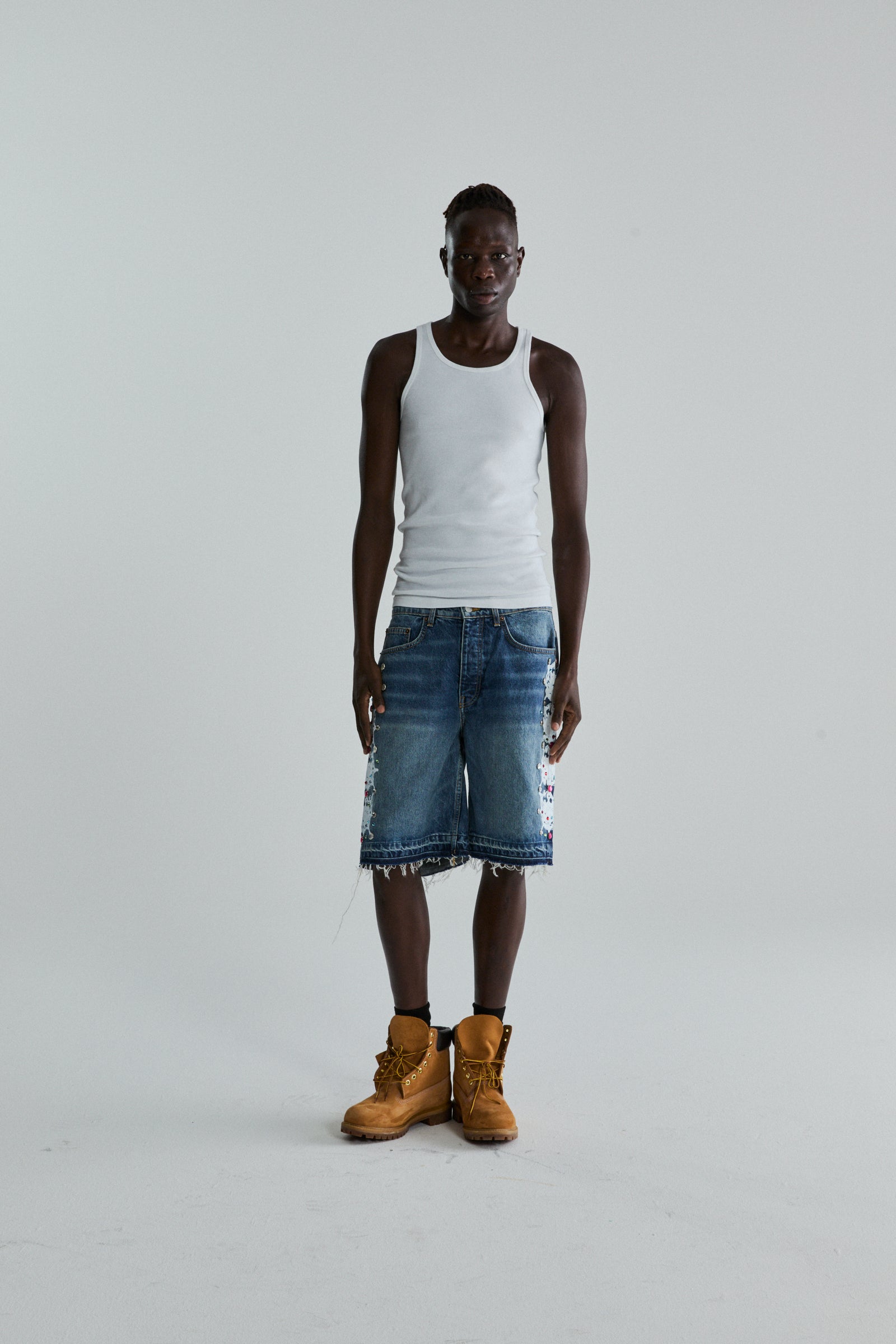 LBW WEB STONE DENIM SHORTS ON MODEL