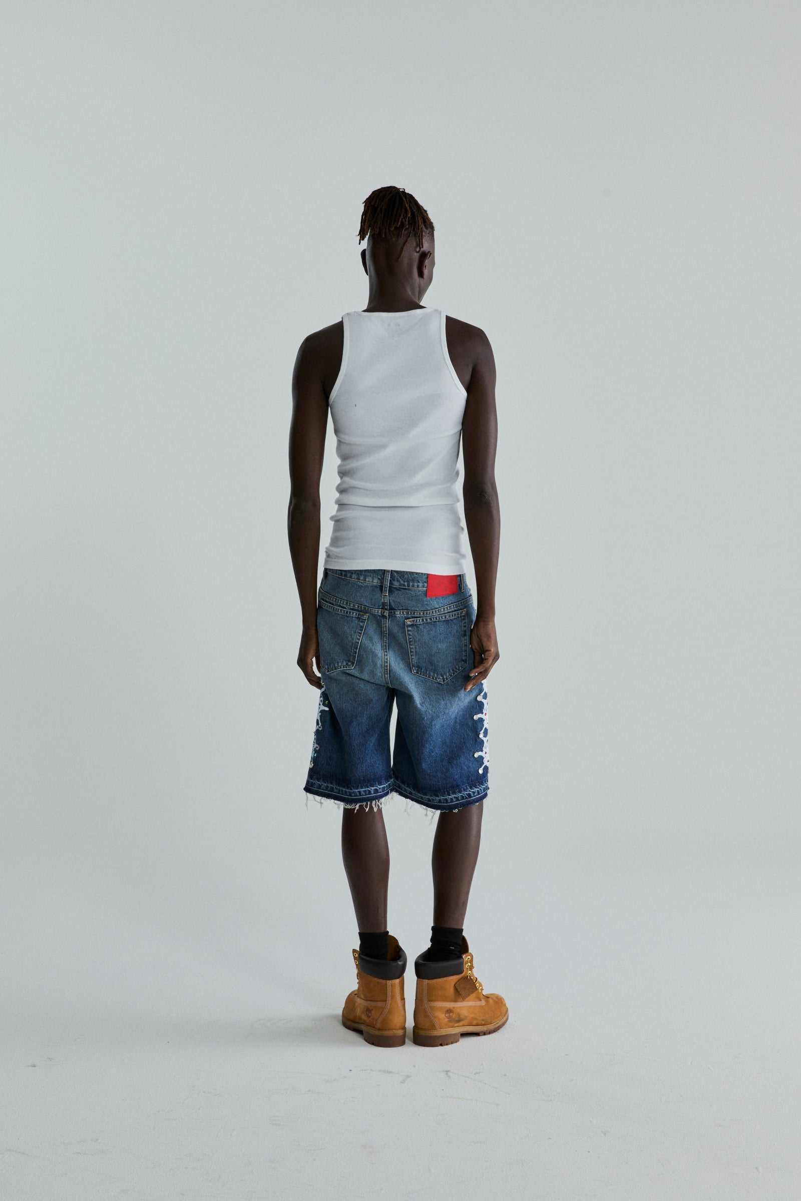 LBW WEB STONE DENIM SHORTS ON MODEL