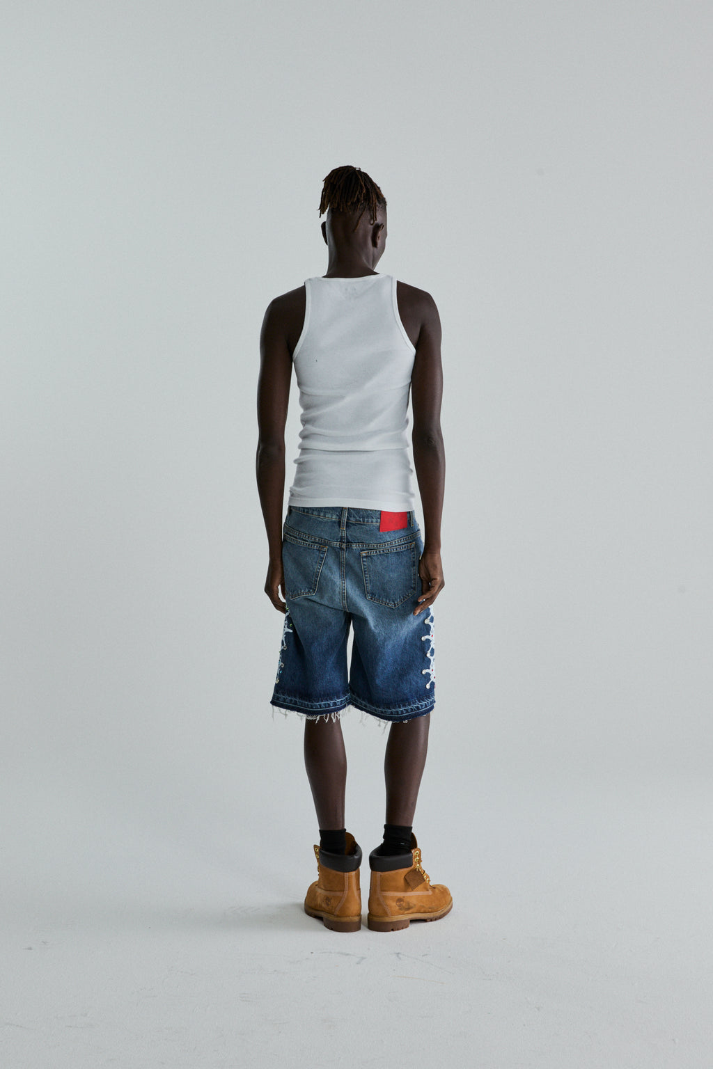 LBW WEB STONE DENIM SHORTS ON MODEL