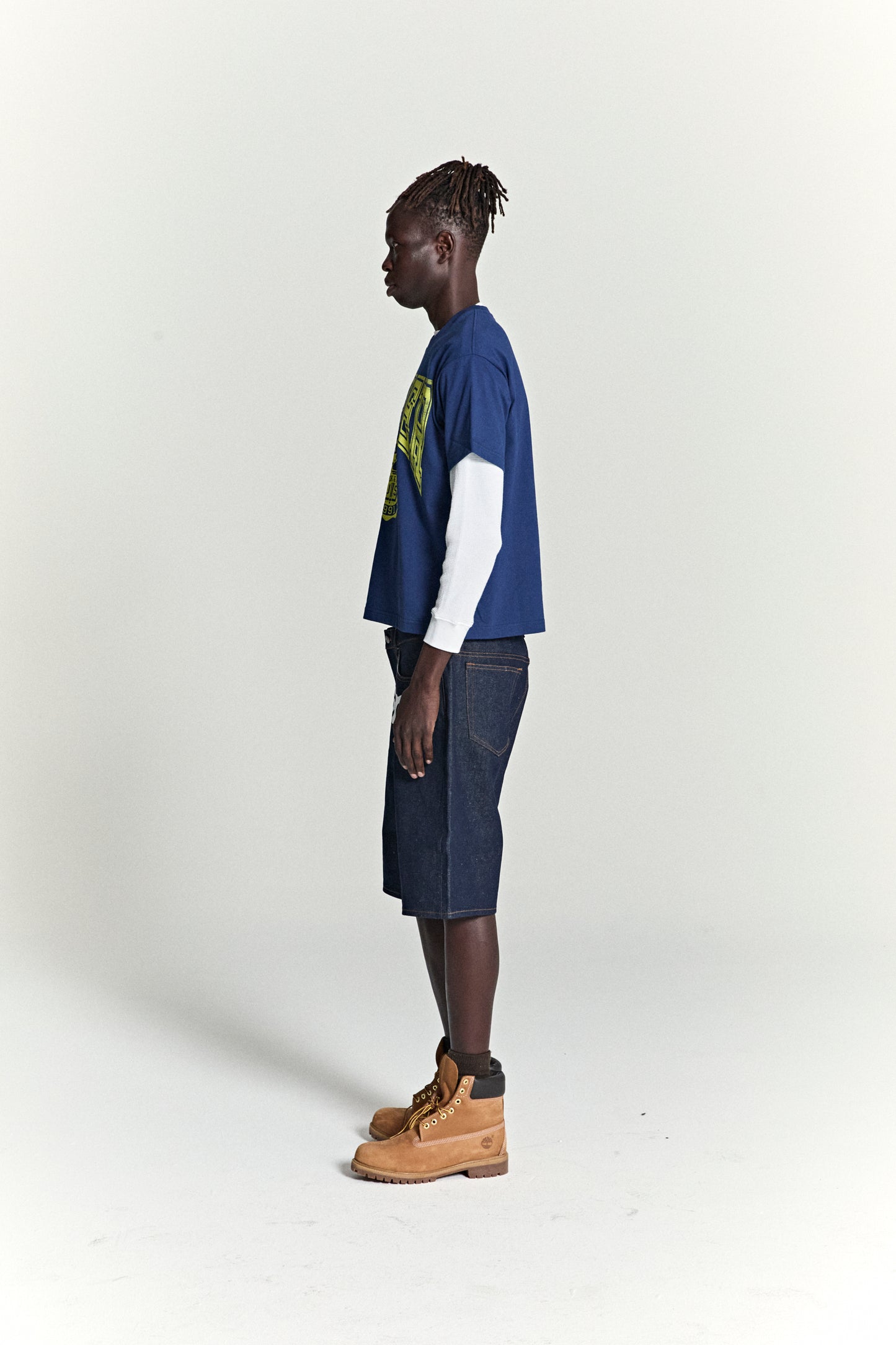 DARK NAVY CAMPUS TEE ON MODEL