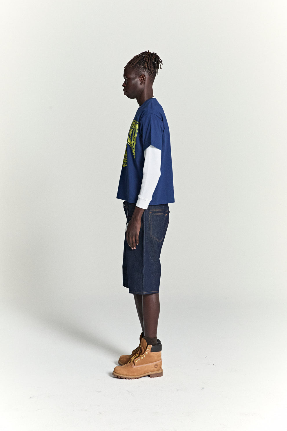 DARK NAVY CAMPUS TEE ON MODEL