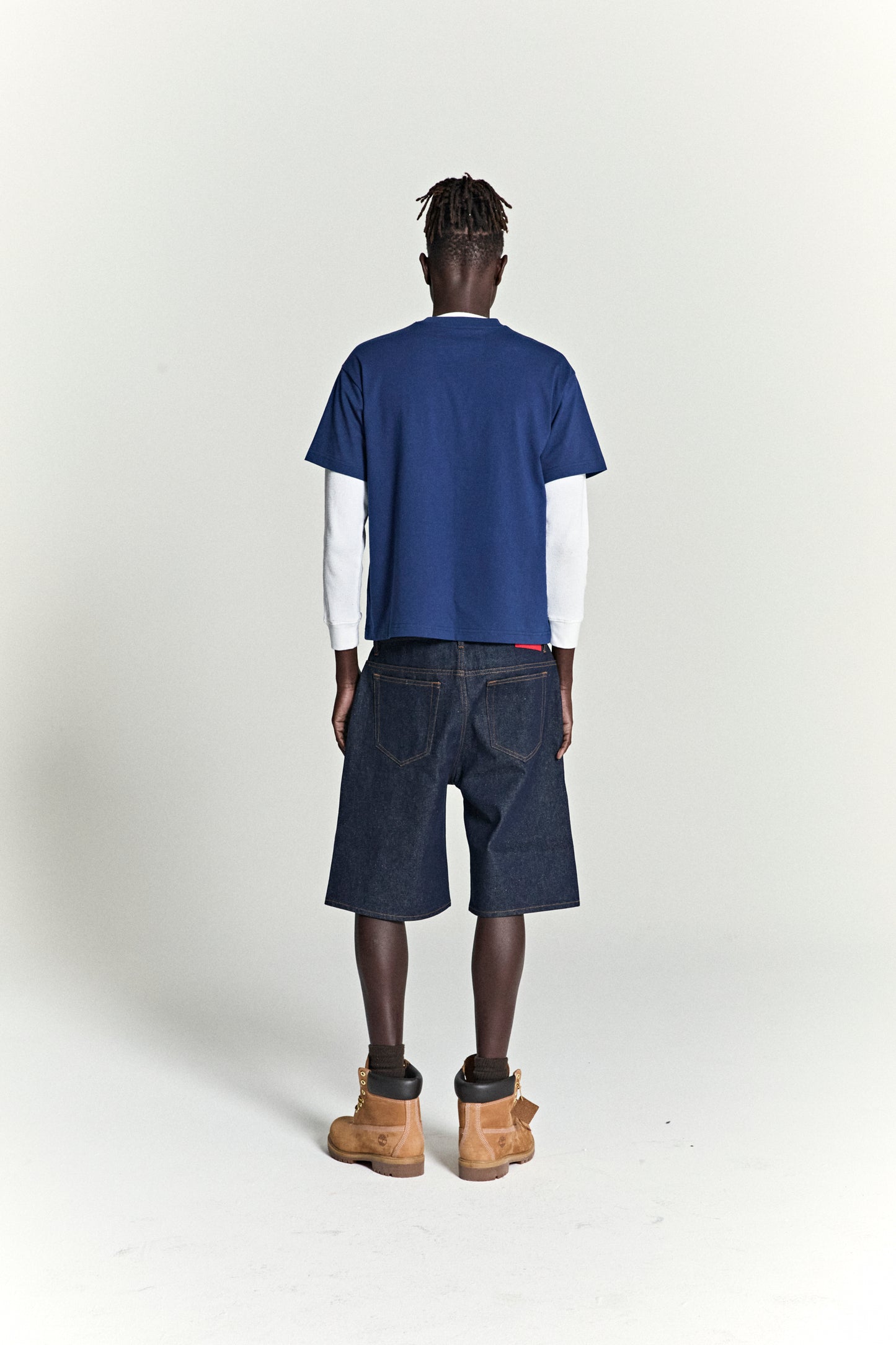 DARK NAVY CAMPUS TEE ON MODEL