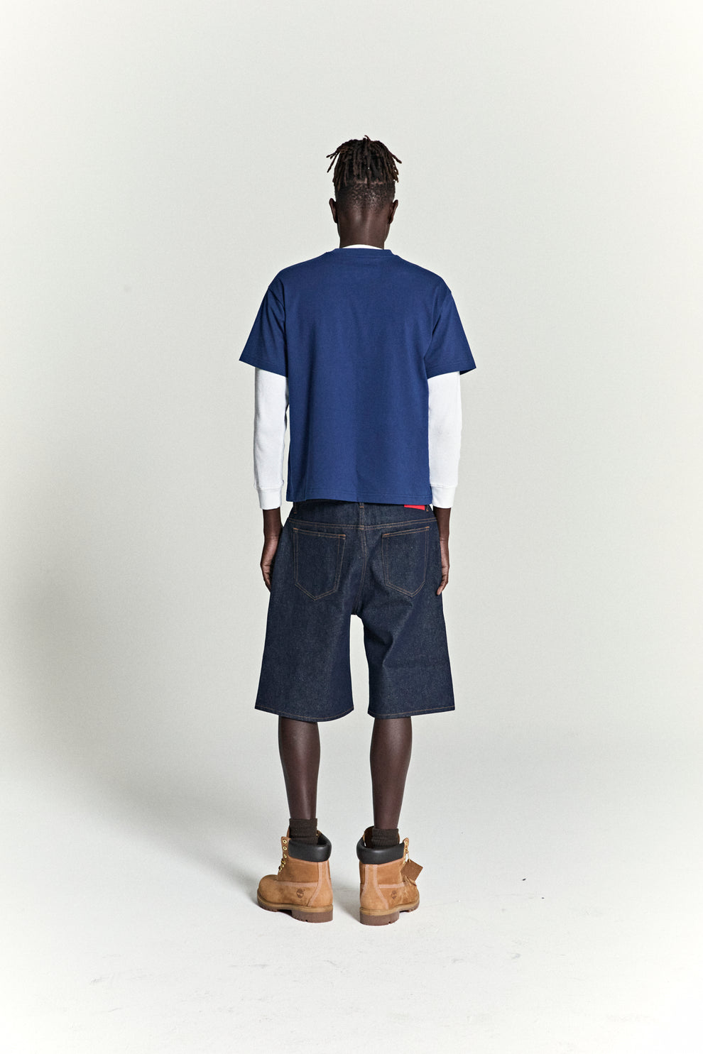 DARK NAVY CAMPUS TEE ON MODEL
