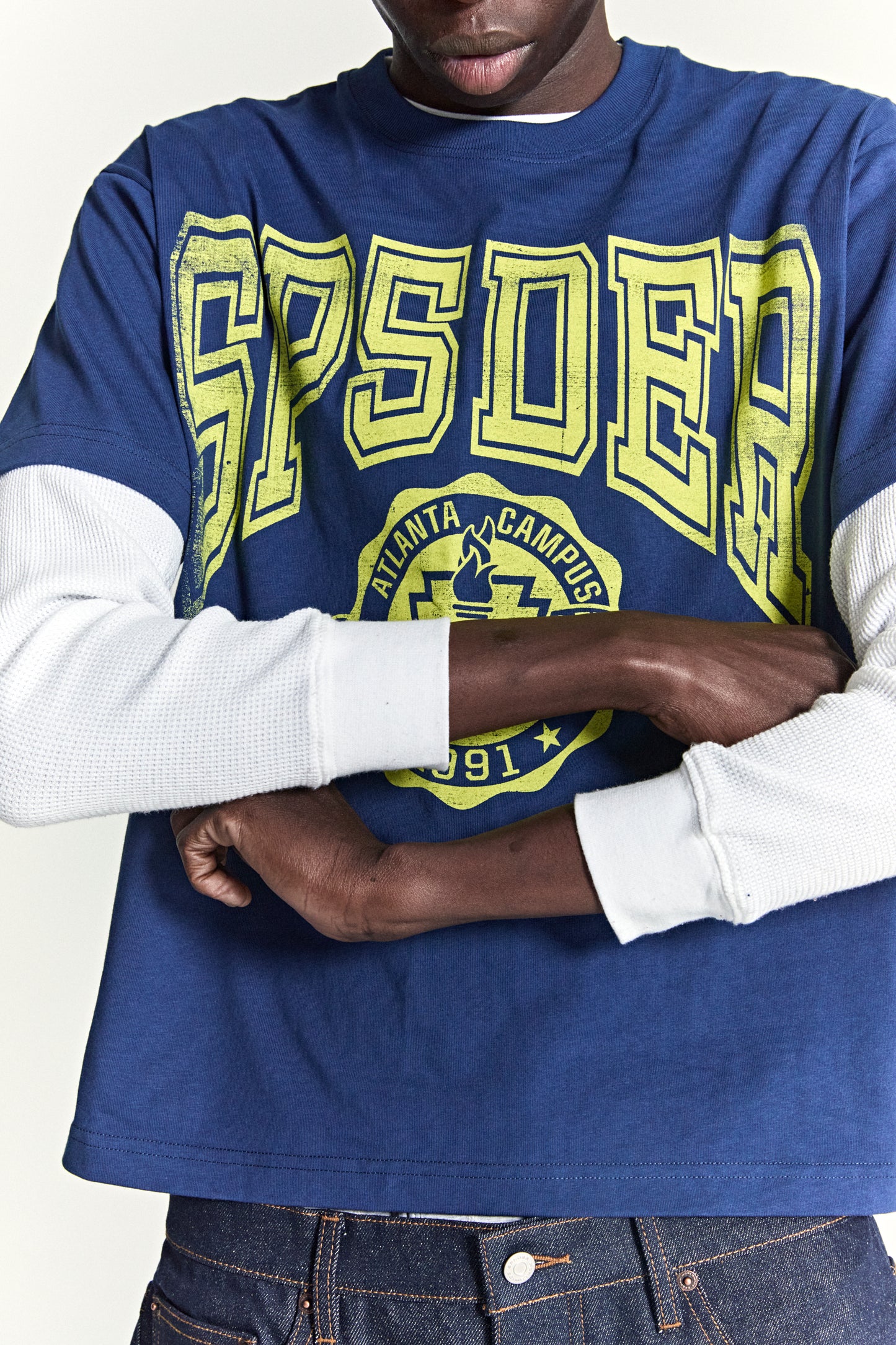 DARK NAVY CAMPUS TEE ON MODEL