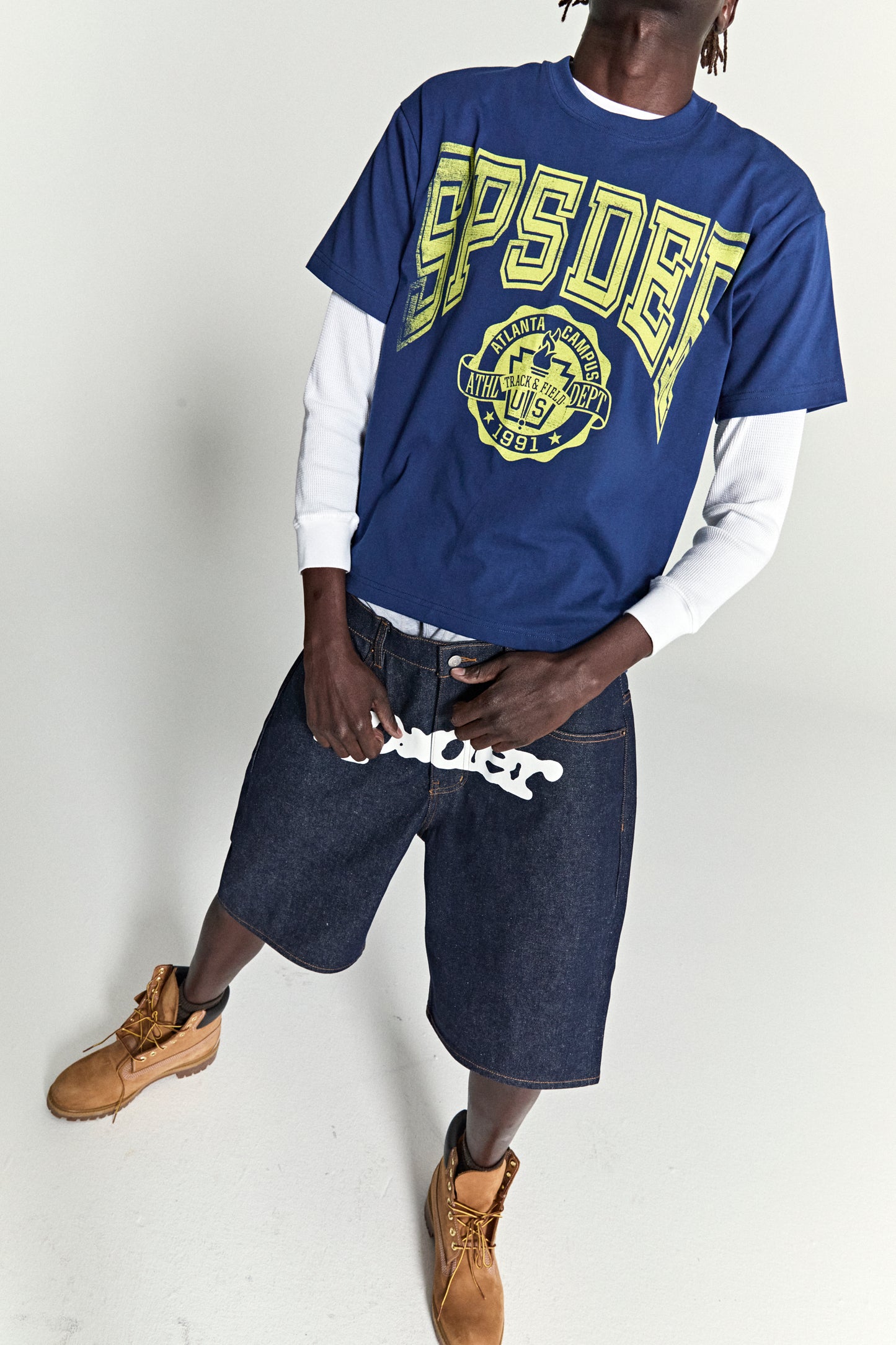 DARK NAVY CAMPUS TEE ON MODEL