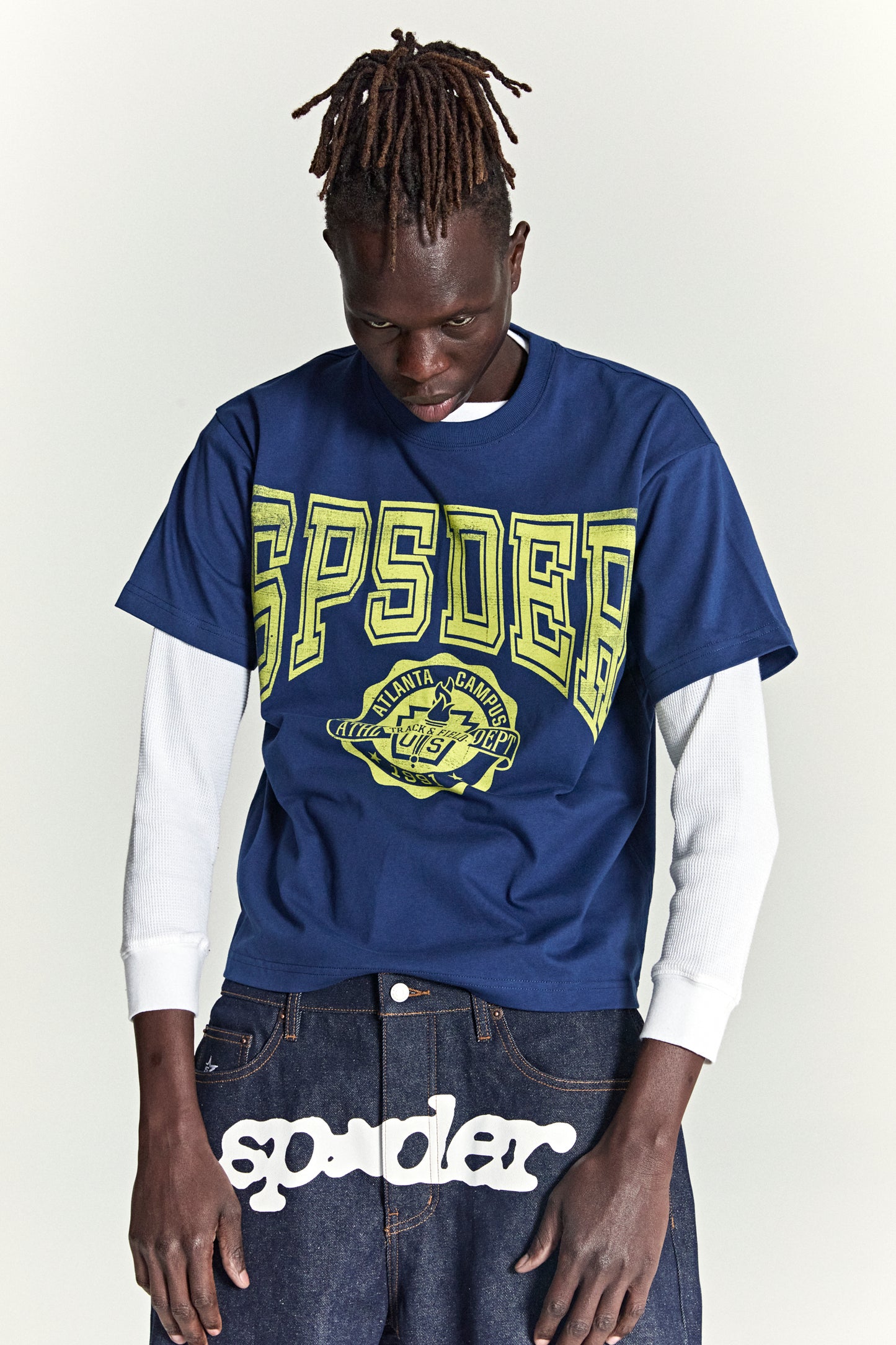 DARK NAVY CAMPUS TEE ON MODEL