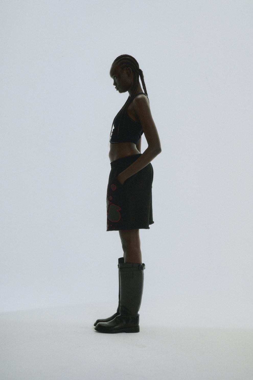BLACK BELUGA OUTLINE SWEATSHORT ON MODEL
