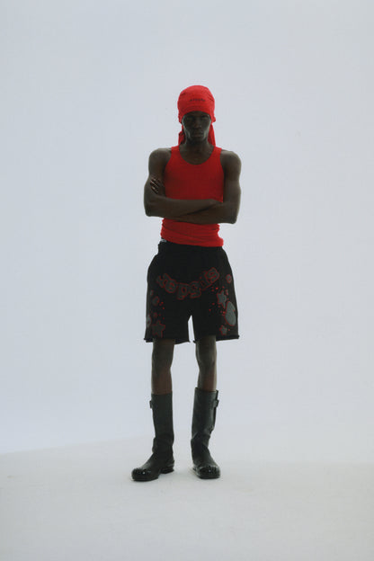 BLACK BELUGA OUTLINE SWEATSHORT ON MODEL