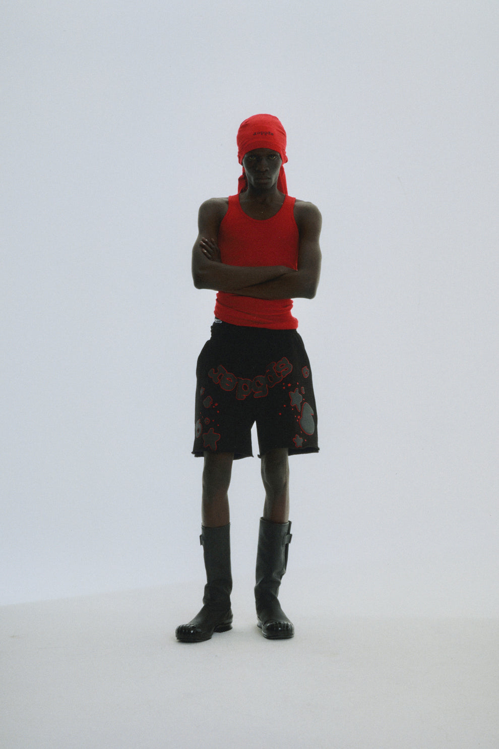 BLACK BELUGA OUTLINE SWEATSHORT ON MODEL
