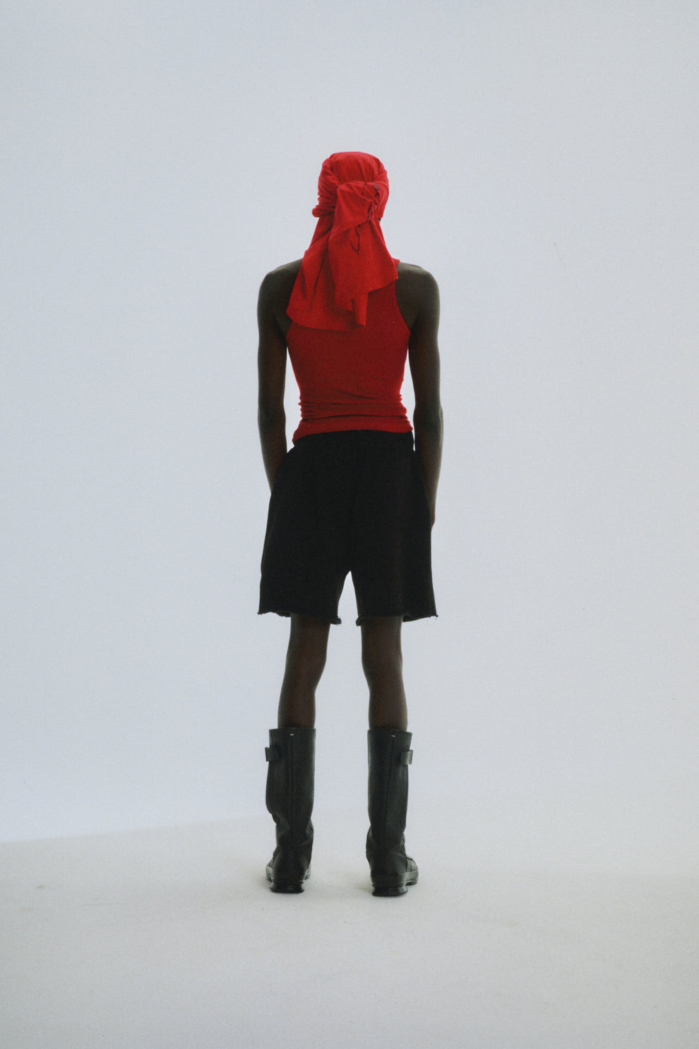 BLACK BELUGA OUTLINE SWEATSHORT ON MODEL