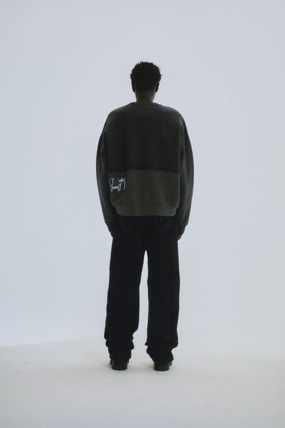 BLACK DIFFUSED COLLEGIATE CREWNECK ON MODEL