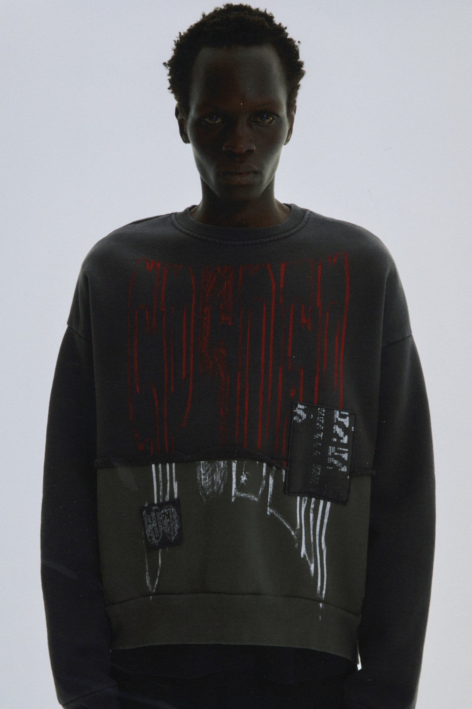 BLACK DIFFUSED COLLEGIATE CREWNECK ON MODEL