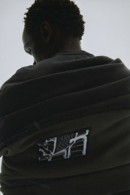 BLACK DIFFUSED COLLEGIATE CREWNECK ON MODEL