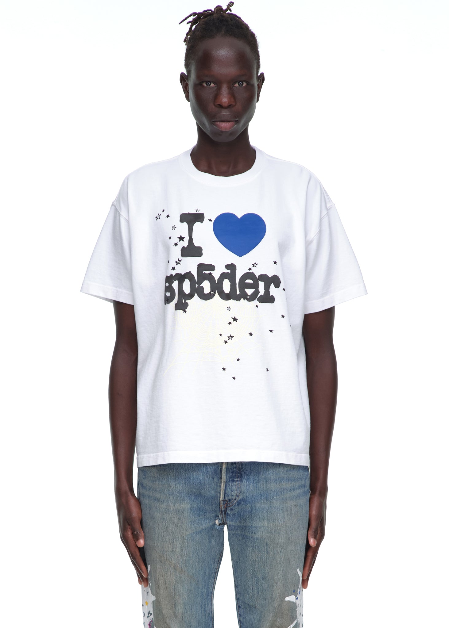 Male model in white 14oz cotton SOUVENIR TEE with "I ❤️ sp5der" graphic and blue heart.