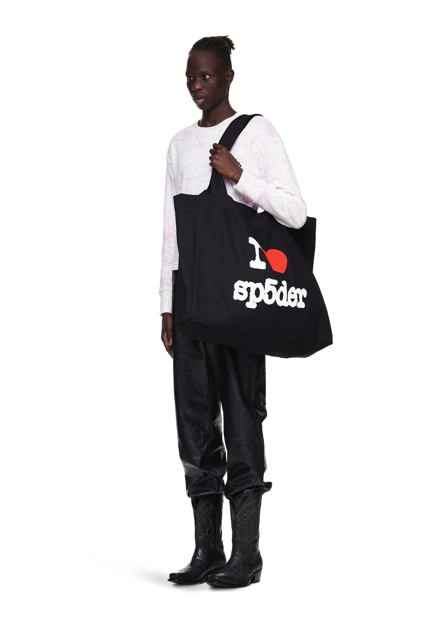 Black Souvenir XL Tote with "I ♥︎ SP5DER" jumbo print, worn by a model.