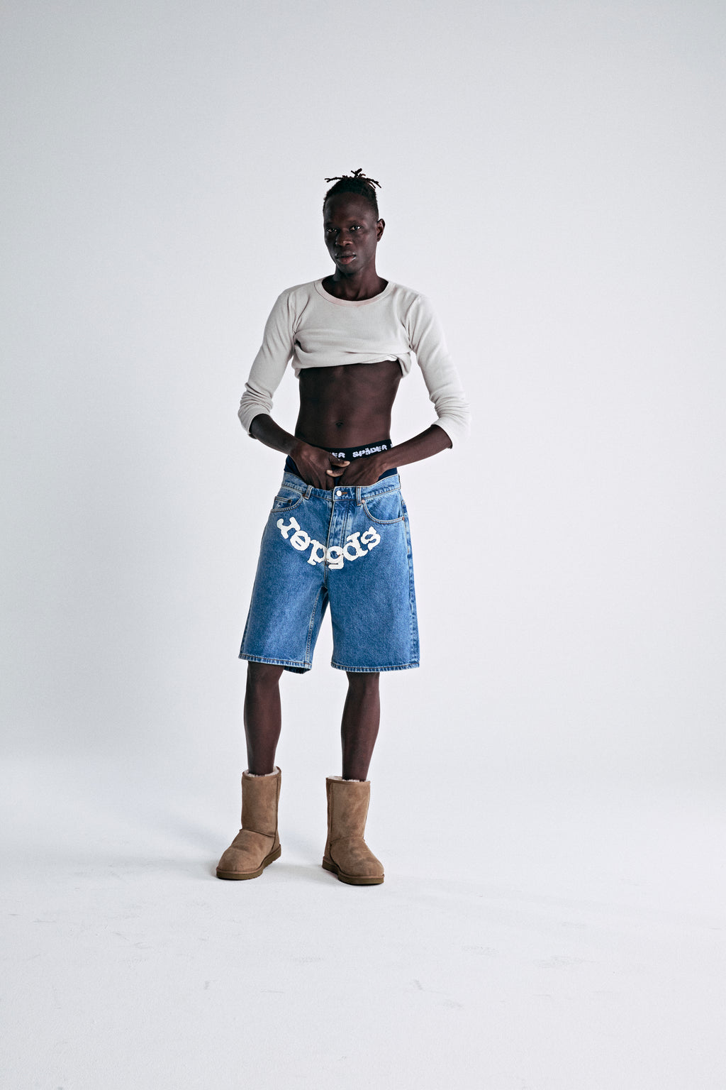 OG LOGO DENIM PATCH SHORT ON MODEL