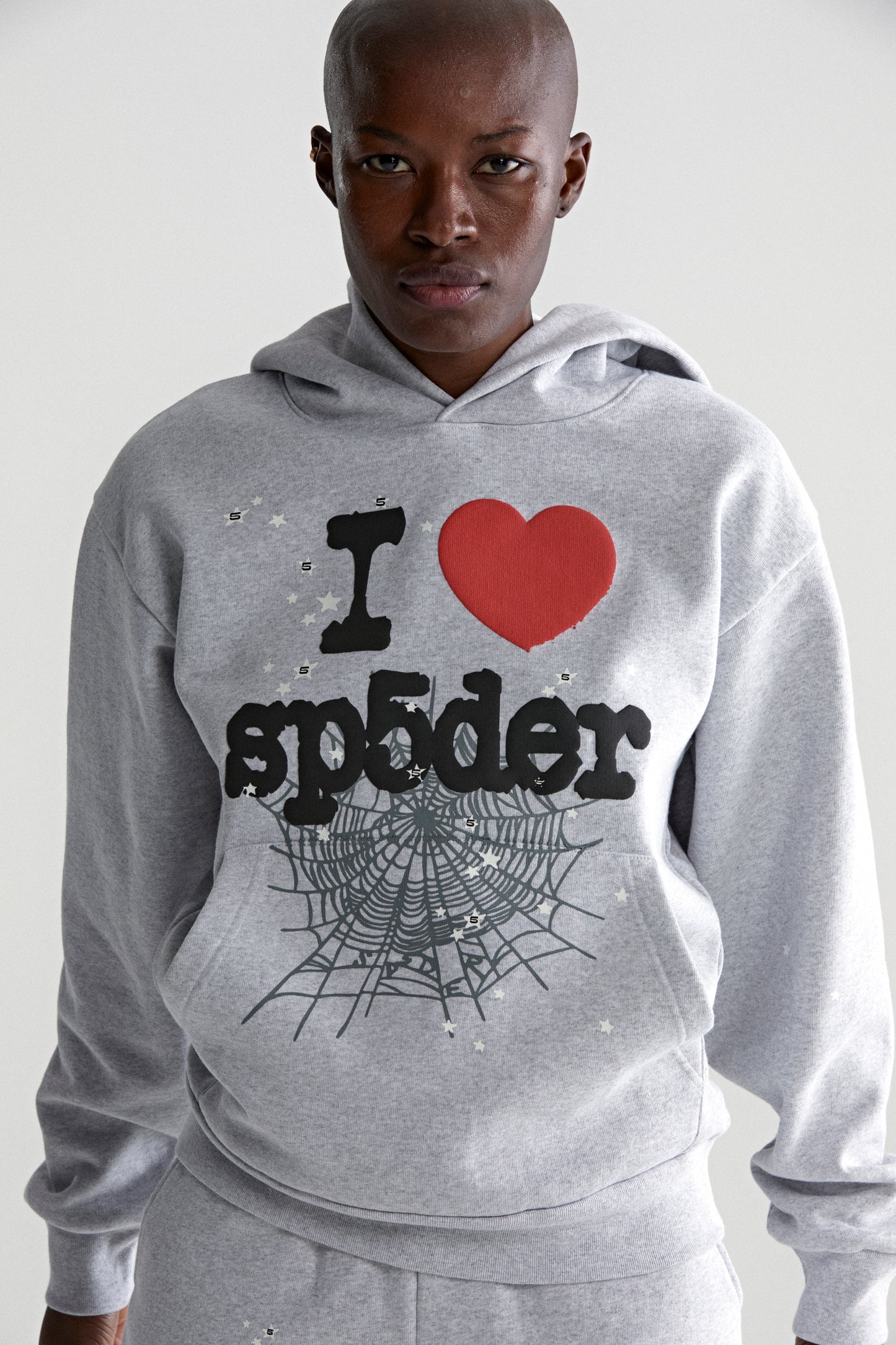 HEATHER GREY SOUVENIR HOODIE ON MODEL