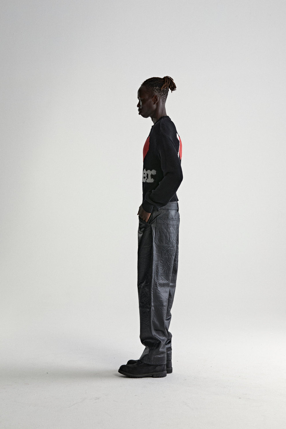 BLACK SOUVENIR SWEATER ON MODEL