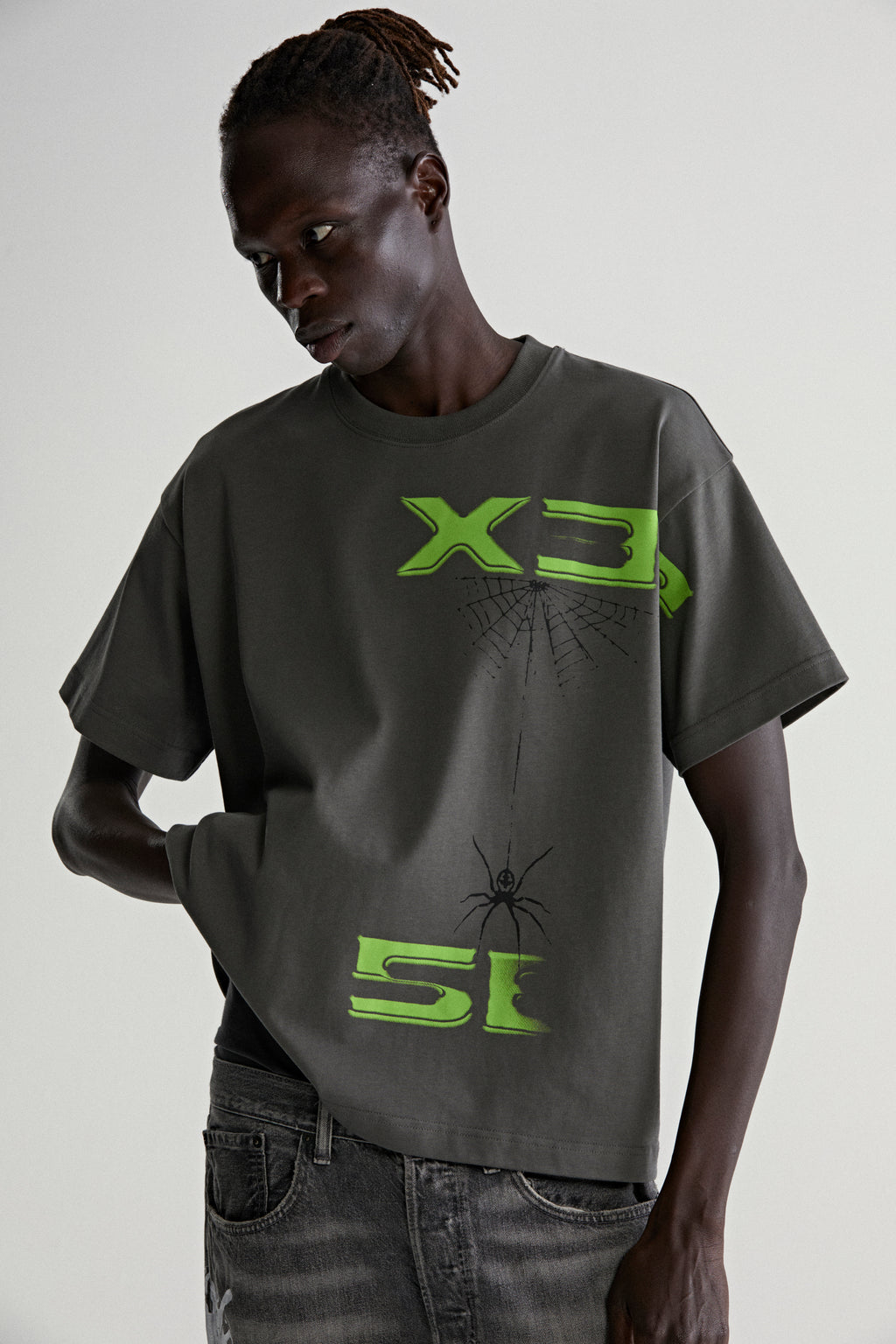 DARK GREY 5EX HW TEE ON MODEL