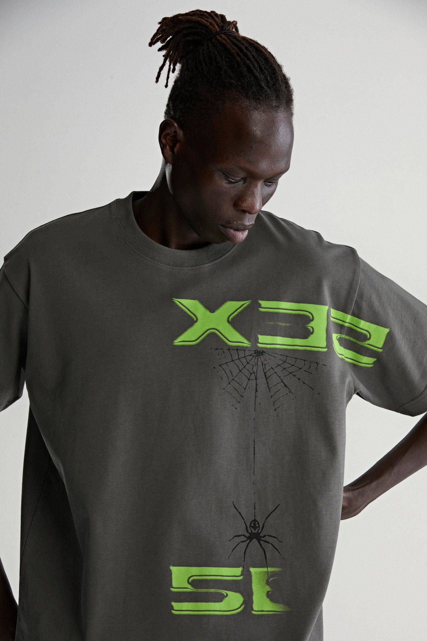 DARK GREY 5EX HW TEE ON MODEL