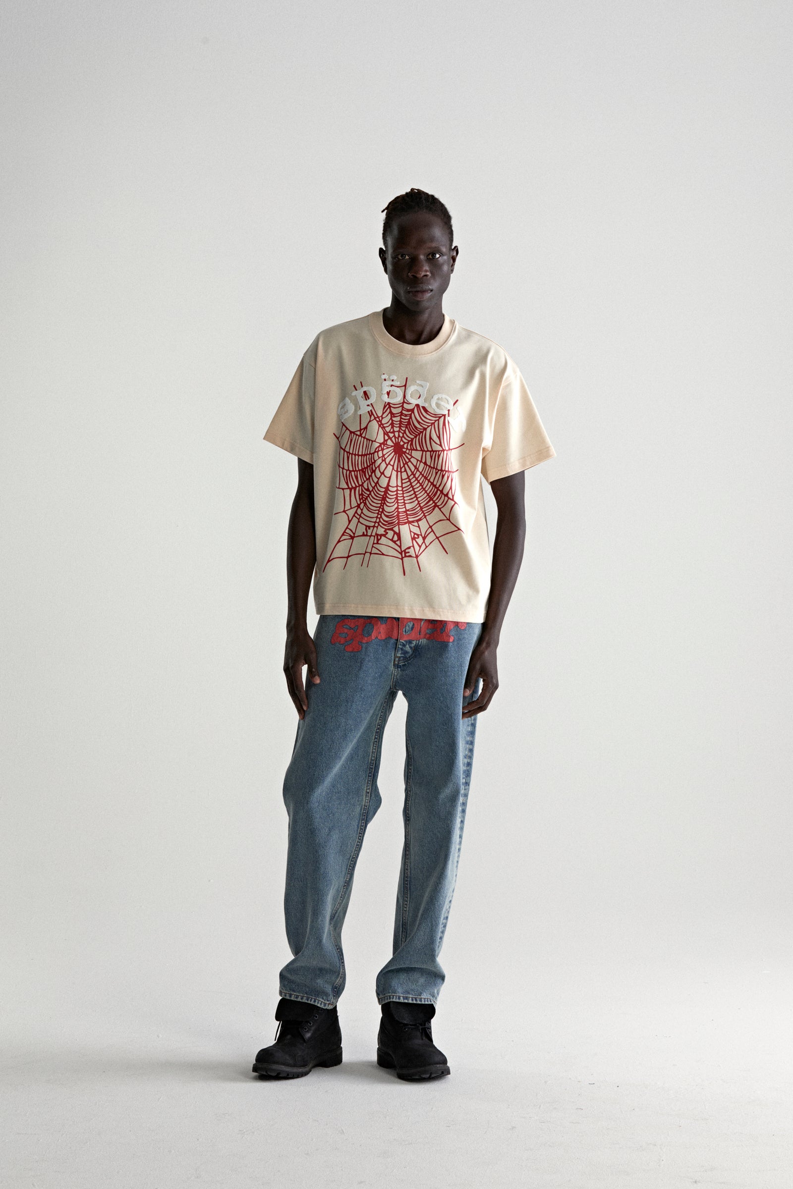 CREAM LEGACY LOGO HW TEE ON MODEL