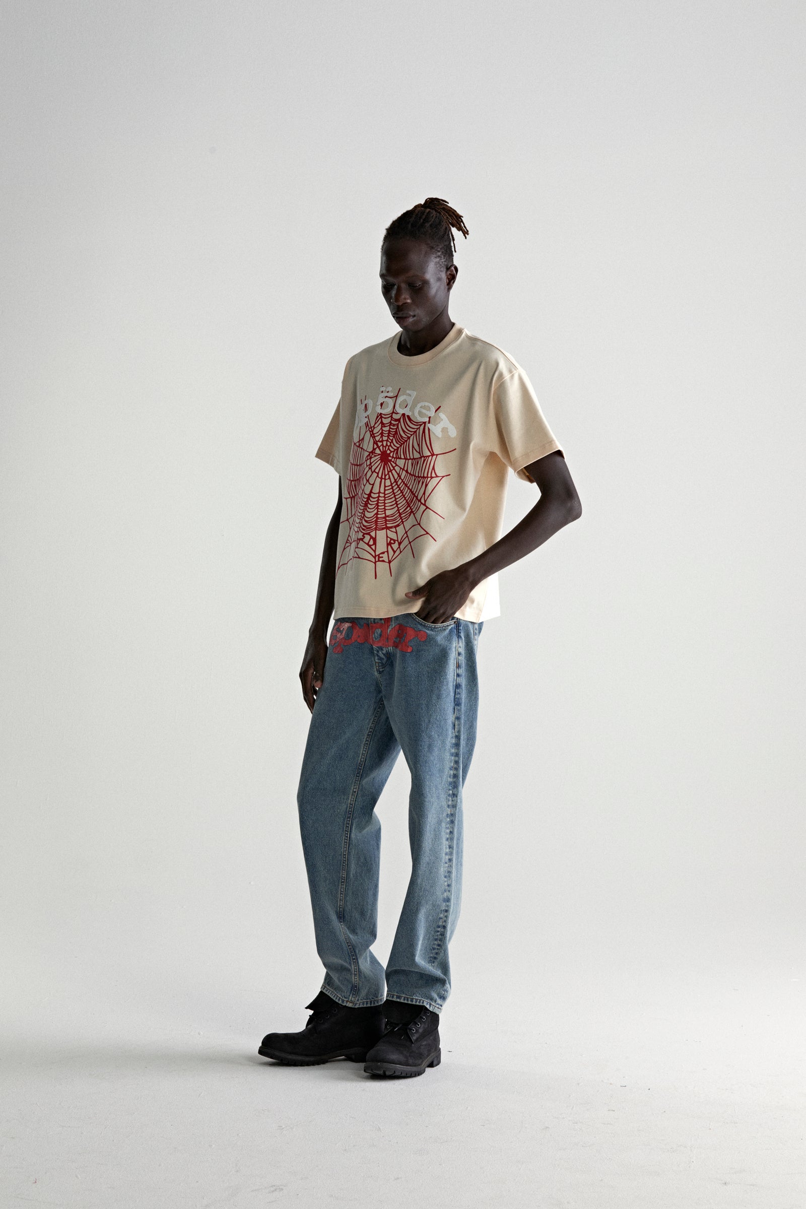 CREAM LEGACY LOGO HW TEE ON MODEL