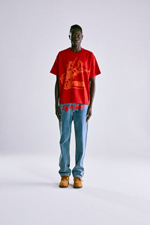 RED RODEO HW TEE ON MODEL