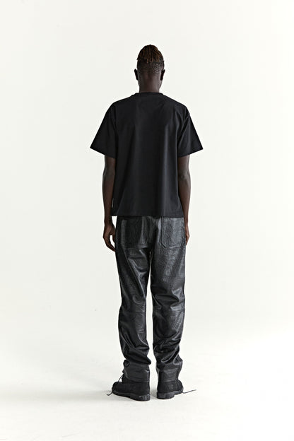 BLACK ARAIGNÉE TEE ON MODEL