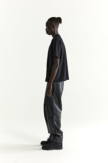 BLACK ARAIGNÉE TEE ON MODEL