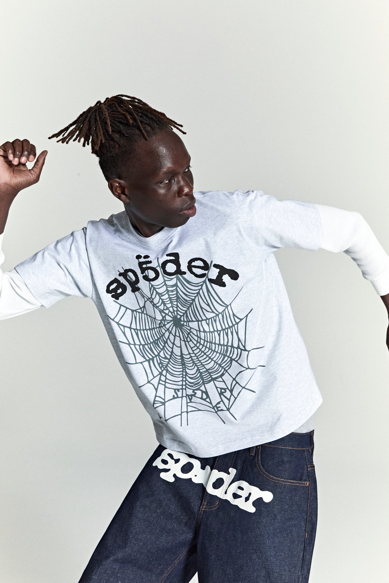 HEATHER GREY OG WEB V2 TEE ON MODEL