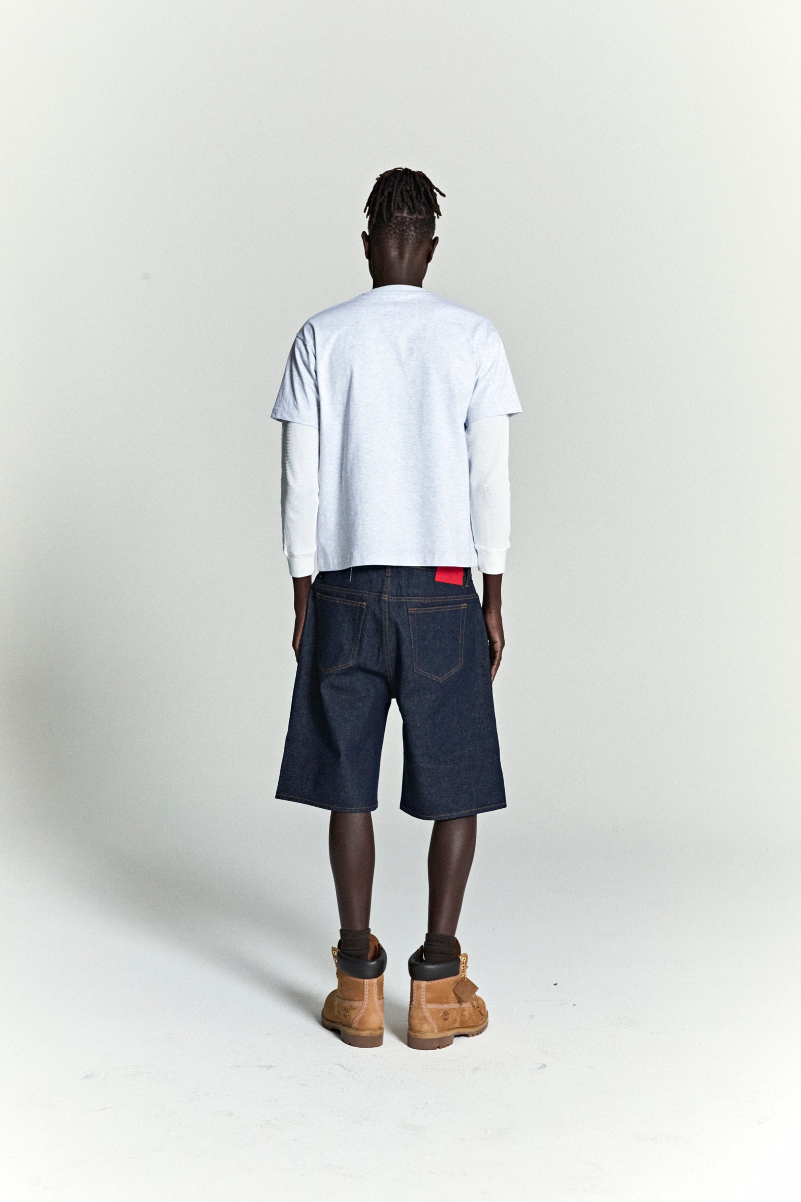 HEATHER GREY OG WEB V2 TEE ON MODEL