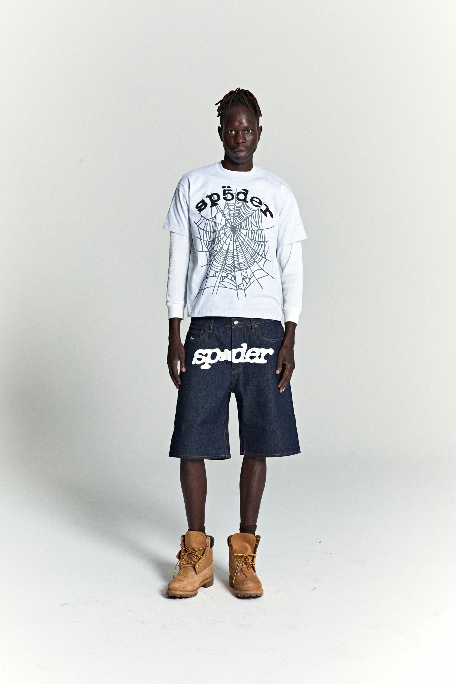 HEATHER GREY OG WEB V2 TEE ON MODEL