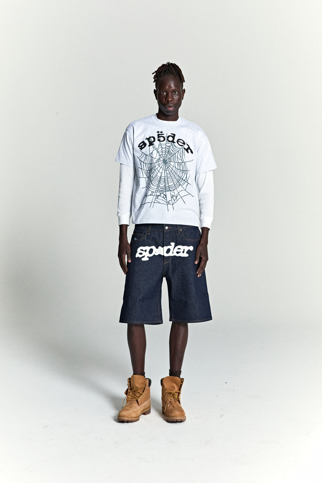 HEATHER GREY OG WEB V2 TEE ON MODEL