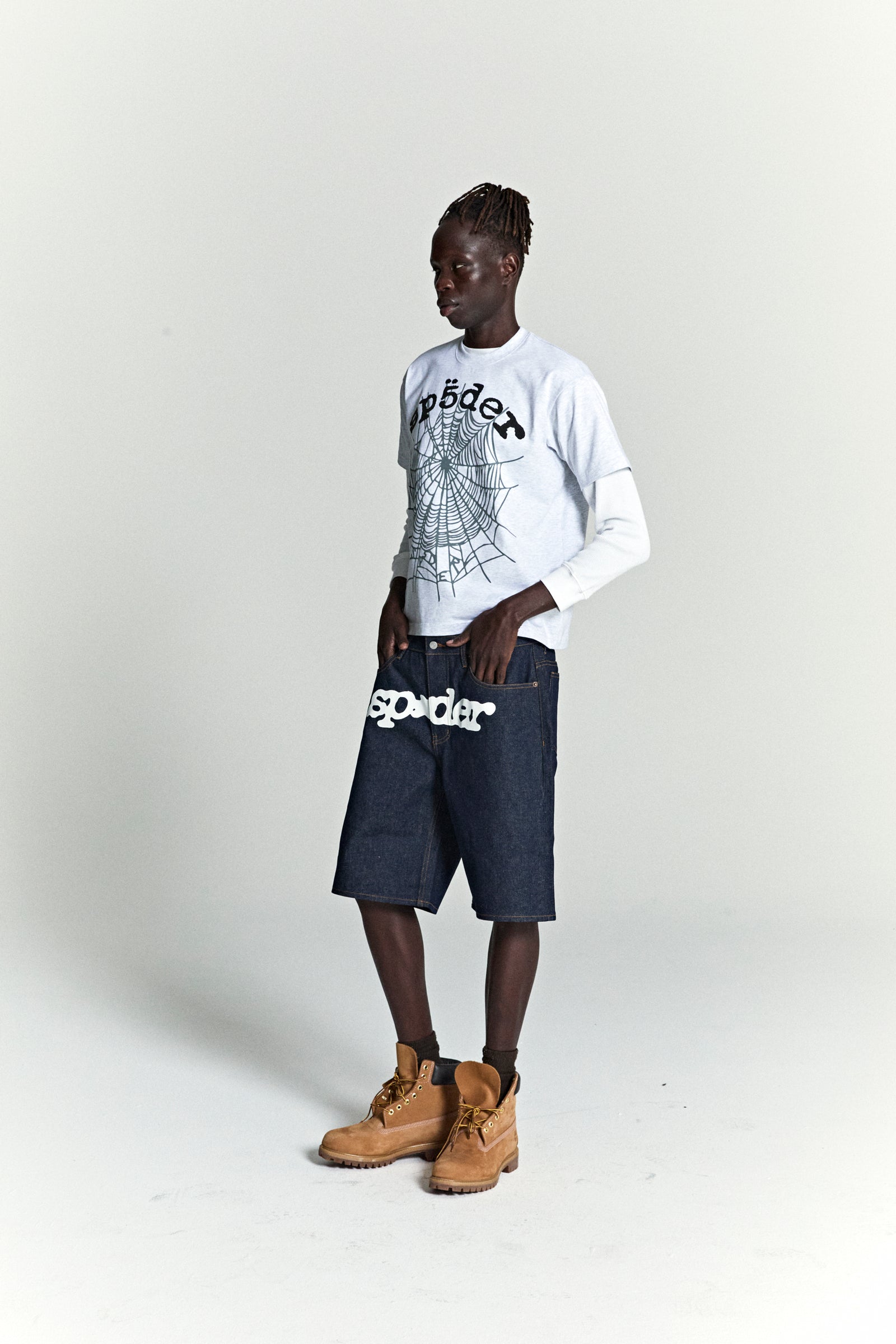 HEATHER GREY OG WEB V2 TEE ON MODEL