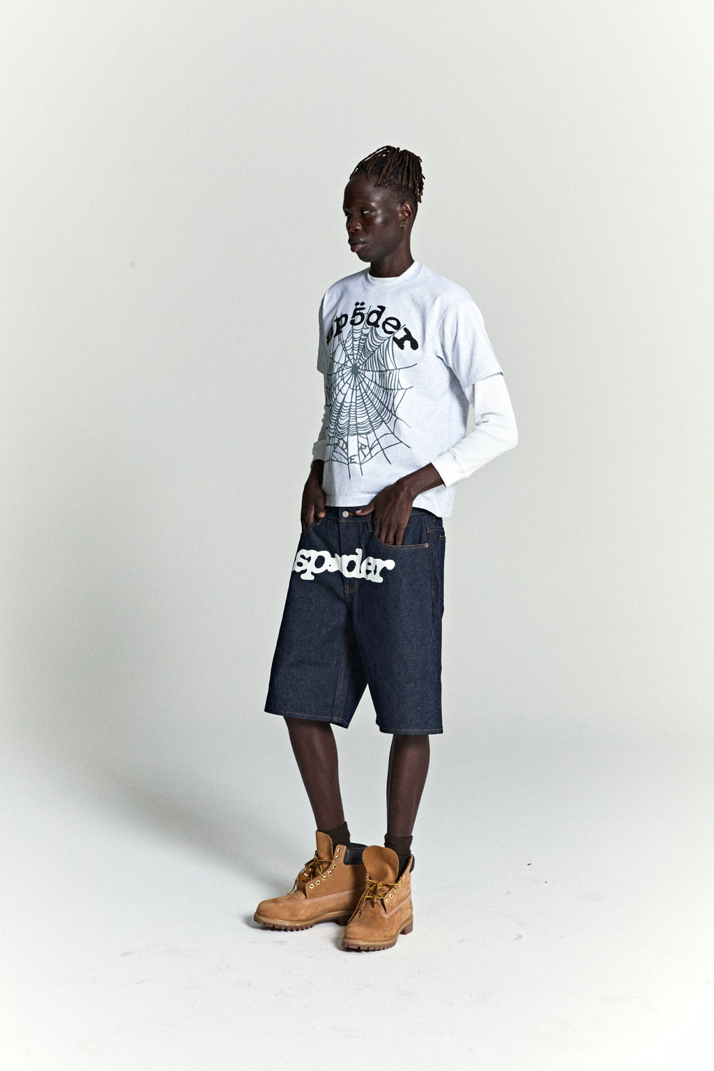 HEATHER GREY OG WEB V2 TEE ON MODEL