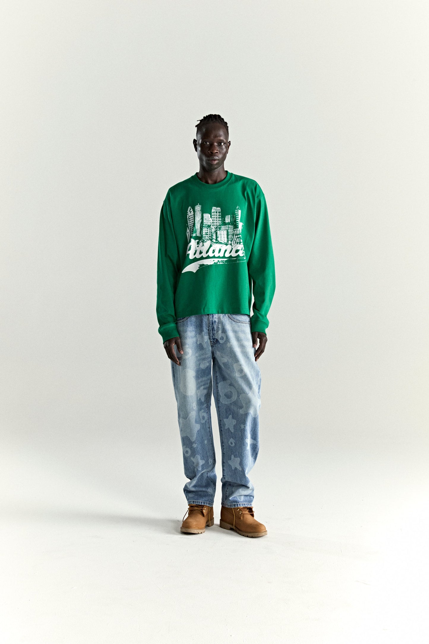 KELLY GREEN COPPER COVE LONG SLEEVE TEE ON MODEL