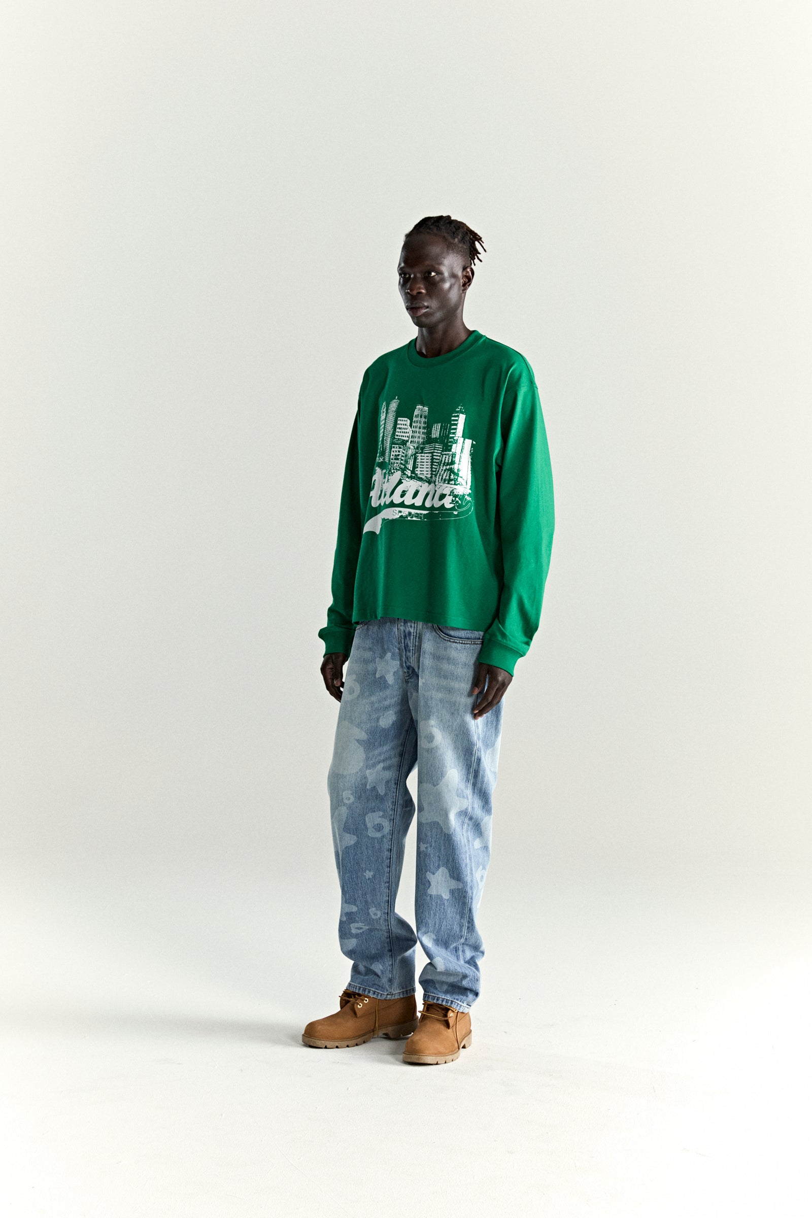 KELLY GREEN COPPER COVE LONG SLEEVE TEE ON MODEL