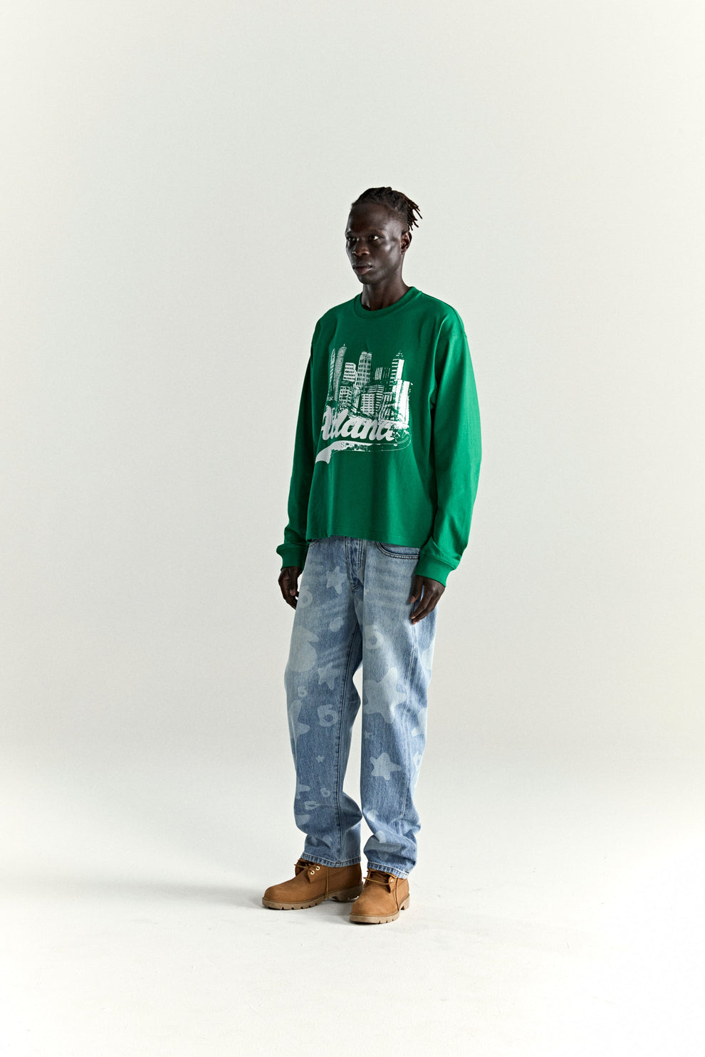 KELLY GREEN COPPER COVE LONG SLEEVE TEE ON MODEL