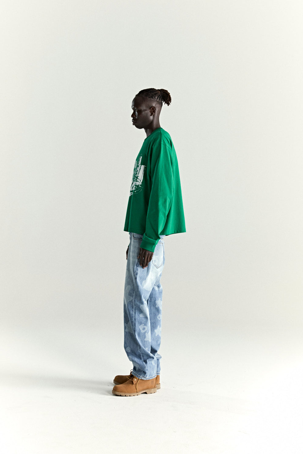 KELLY GREEN COPPER COVE LONG SLEEVE TEE ON MODEL