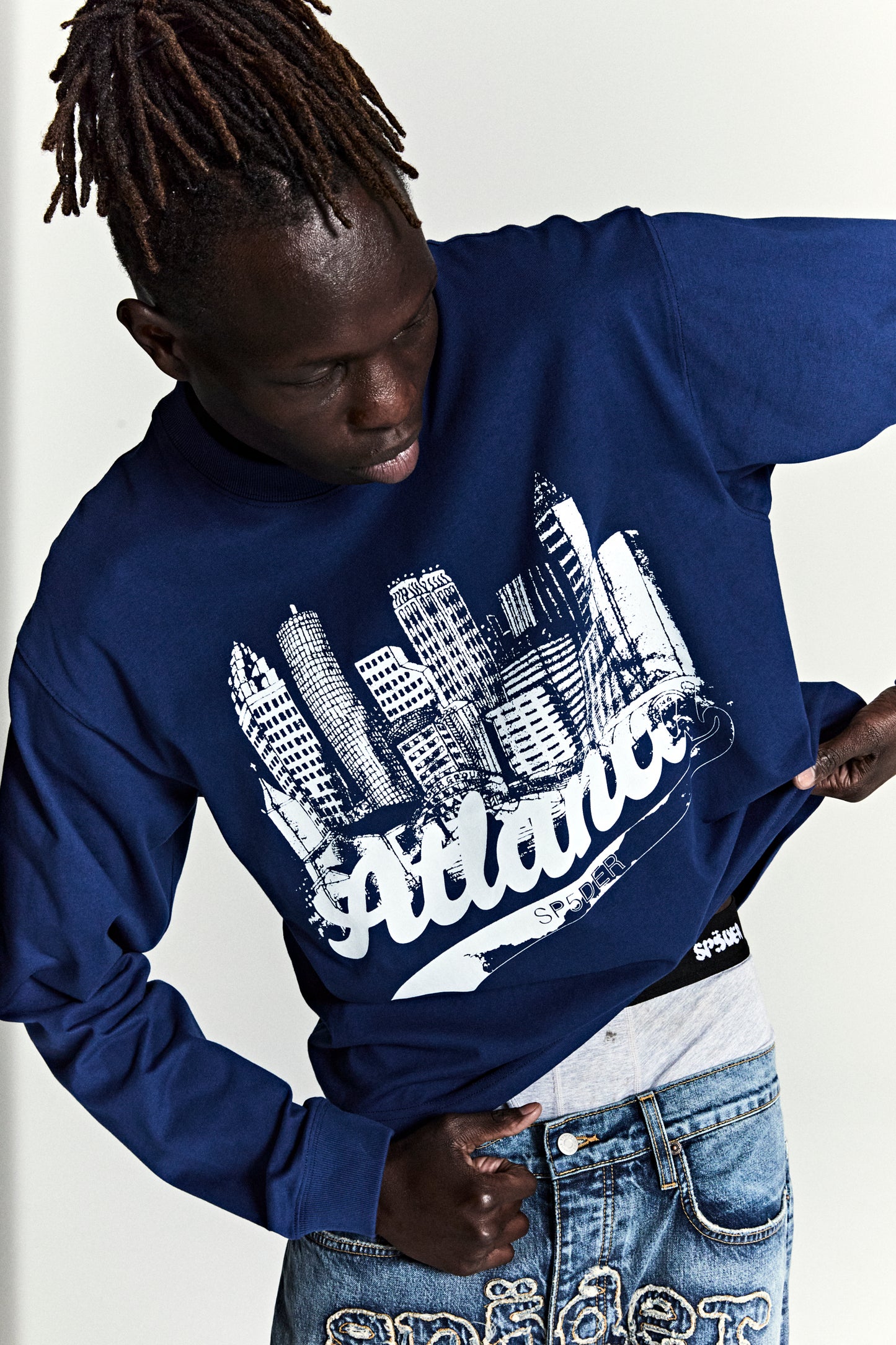 NAVY COPPER COVE LONGSLEEVE ON MODEL