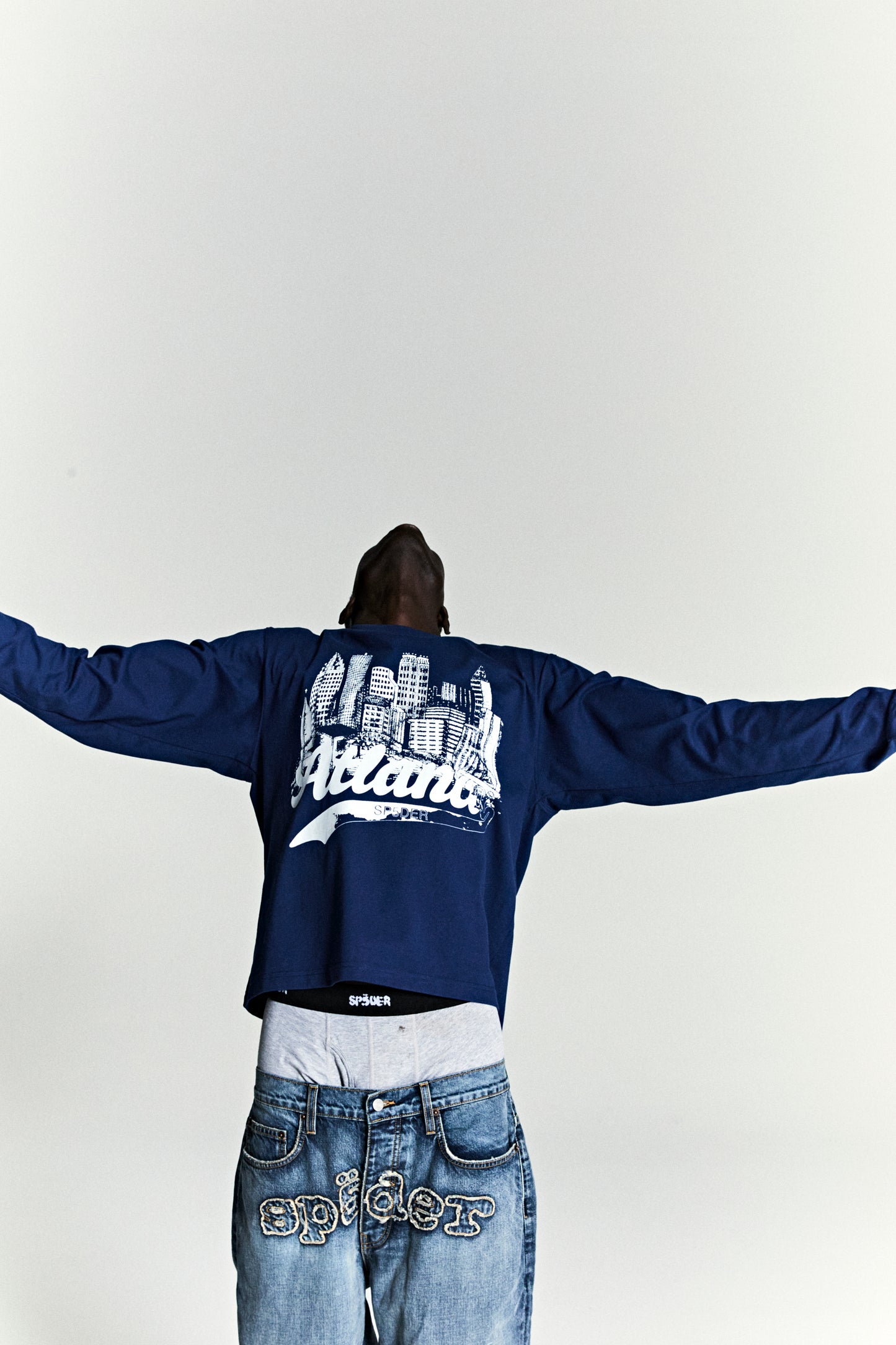 NAVY COPPER COVE LONGSLEEVE ON MODEL