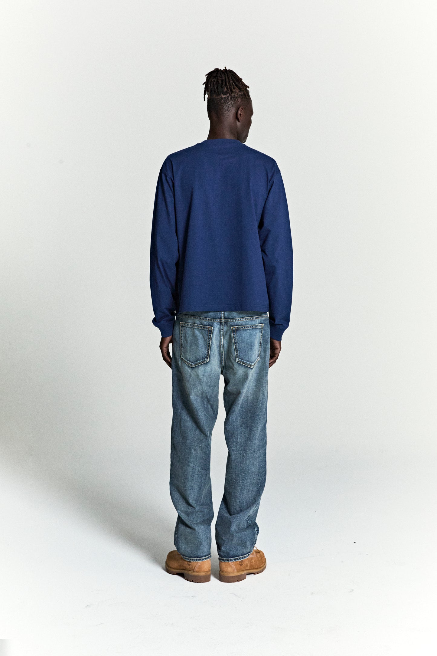 NAVY COPPER COVE LONGSLEEVE ON MODEL