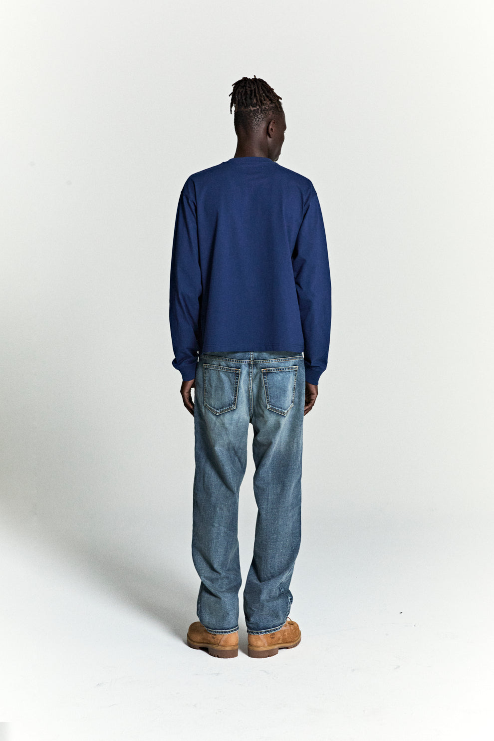 NAVY COPPER COVE LONGSLEEVE ON MODEL