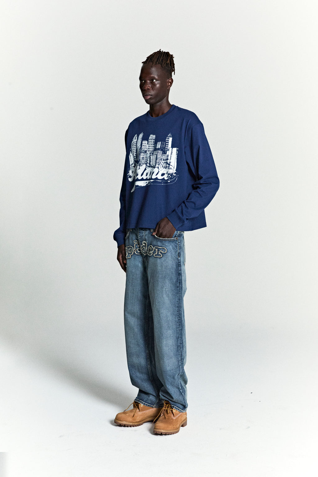 NAVY COPPER COVE LONGSLEEVE ON MODEL