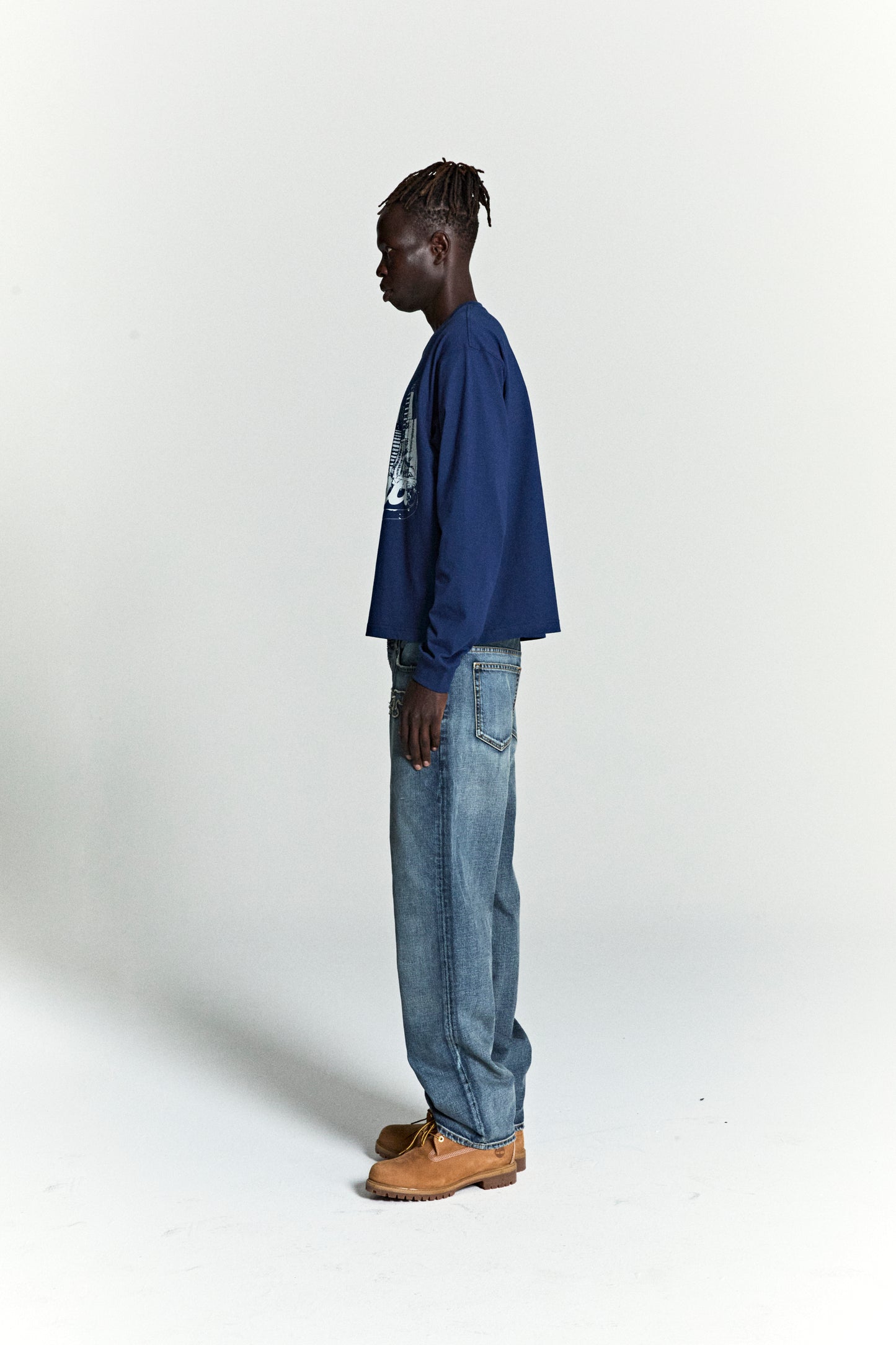 NAVY COPPER COVE LONGSLEEVE ON MODEL